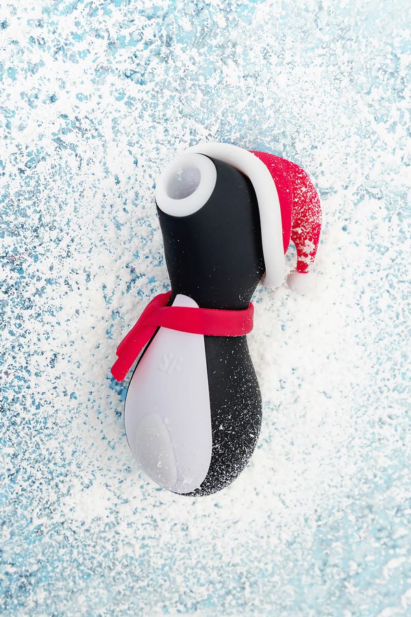 Вакуумно-волновой бесконтактный стимулятор клитора Satisfyer Pro Penguin Holiday Edition