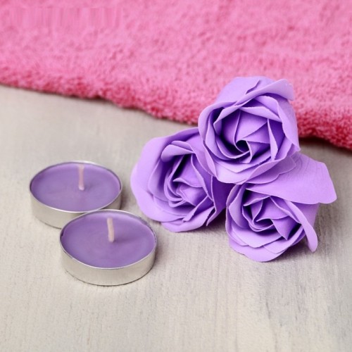 Подарочный набор Shine Bright, мыльные розы 3 шт., 2 свечи, полотенце